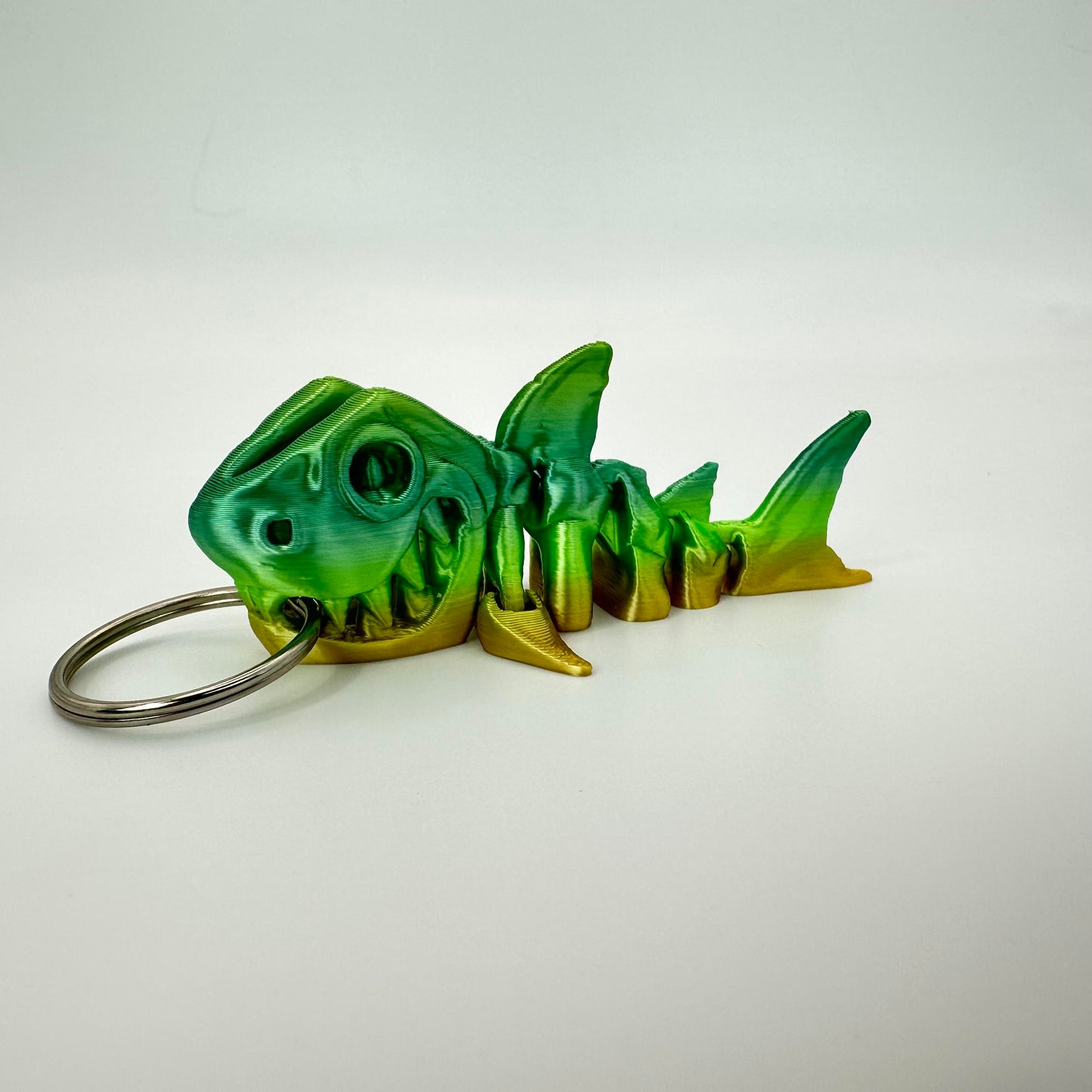 3D Printed Skeleton Shark Keychain - Gradient Colors, Fully Articulating Design, Compact & Convenient, High-Quality Material