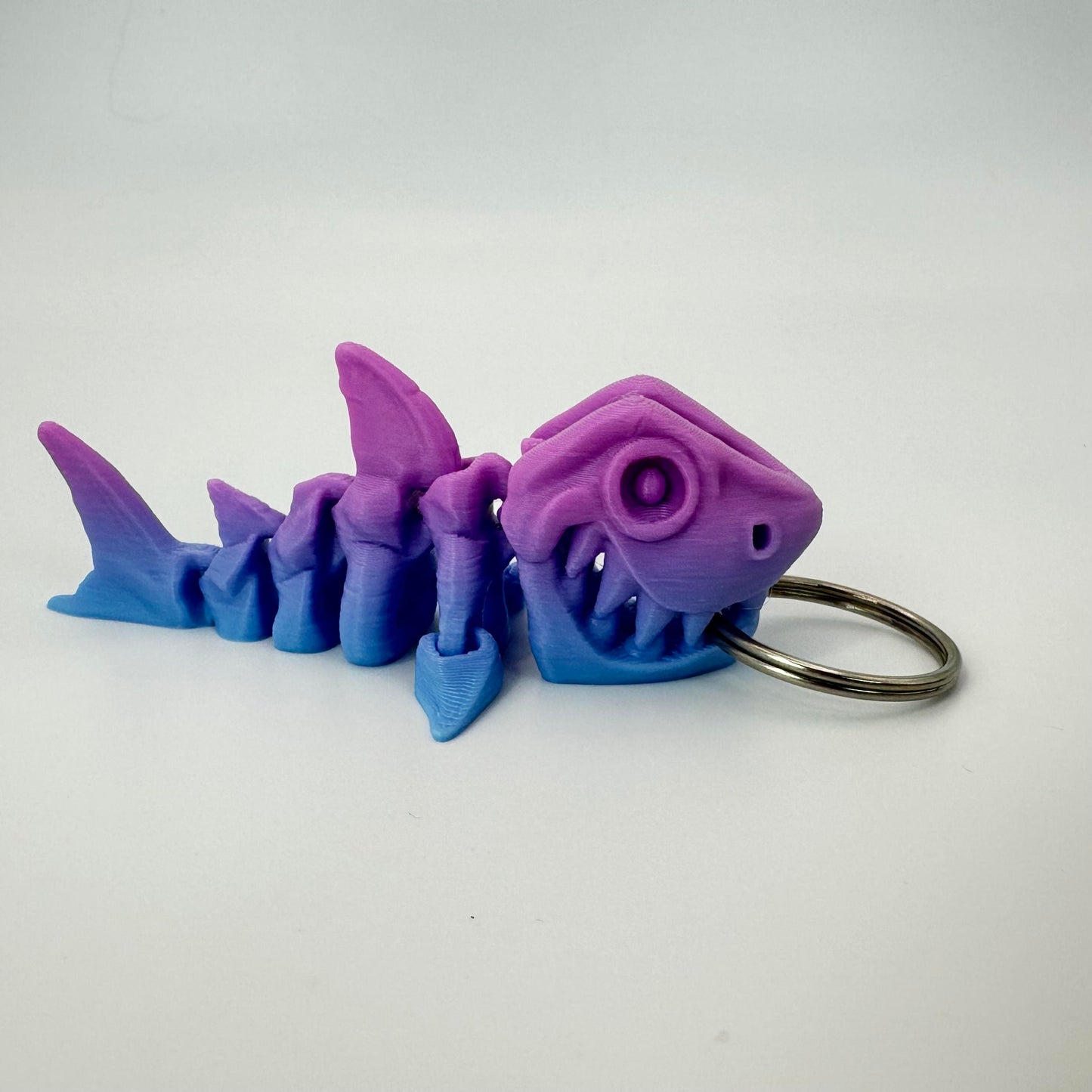 3D Printed Skeleton Shark Keychain - Gradient Colors, Fully Articulating Design, Compact & Convenient, High-Quality Material