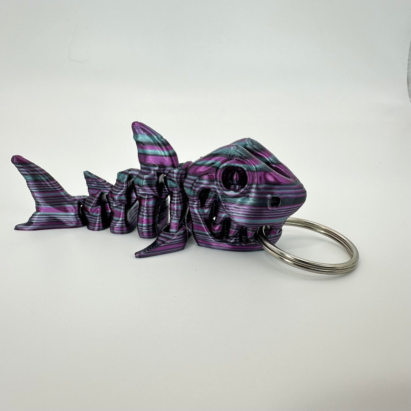 3D Printed Skeleton Shark Keychain - Gradient Colors, Fully Articulating Design, Compact & Convenient, High-Quality Material