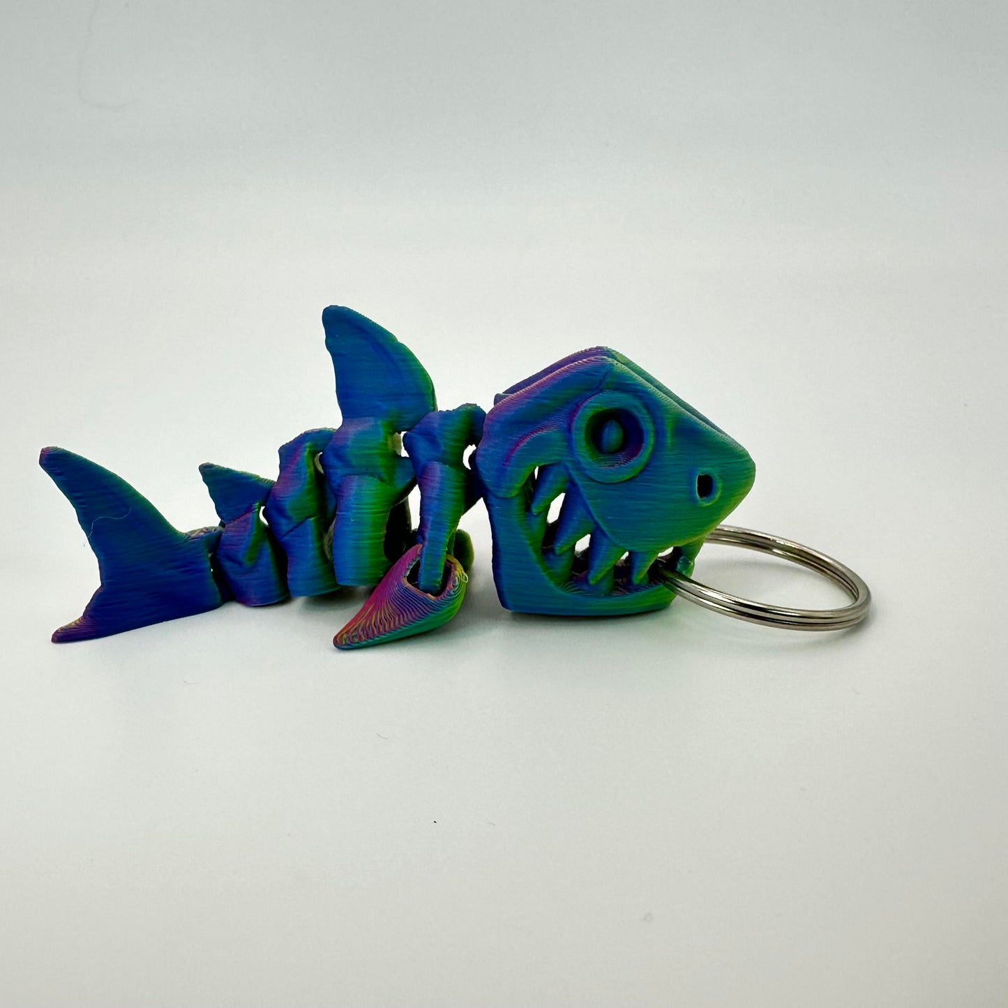 3D Printed Skeleton Shark Keychain - Gradient Colors, Fully Articulating Design, Compact & Convenient, High-Quality Material